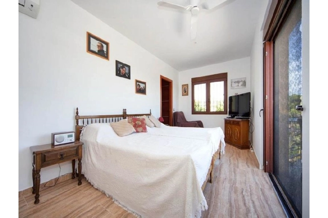 villa en Moraira(Sabatera) en venta, superficie 368 m², aire acondicionado, parcela 1107 m², 7 dormitorios, 4 banos, ref.: BP-6021MOR-21