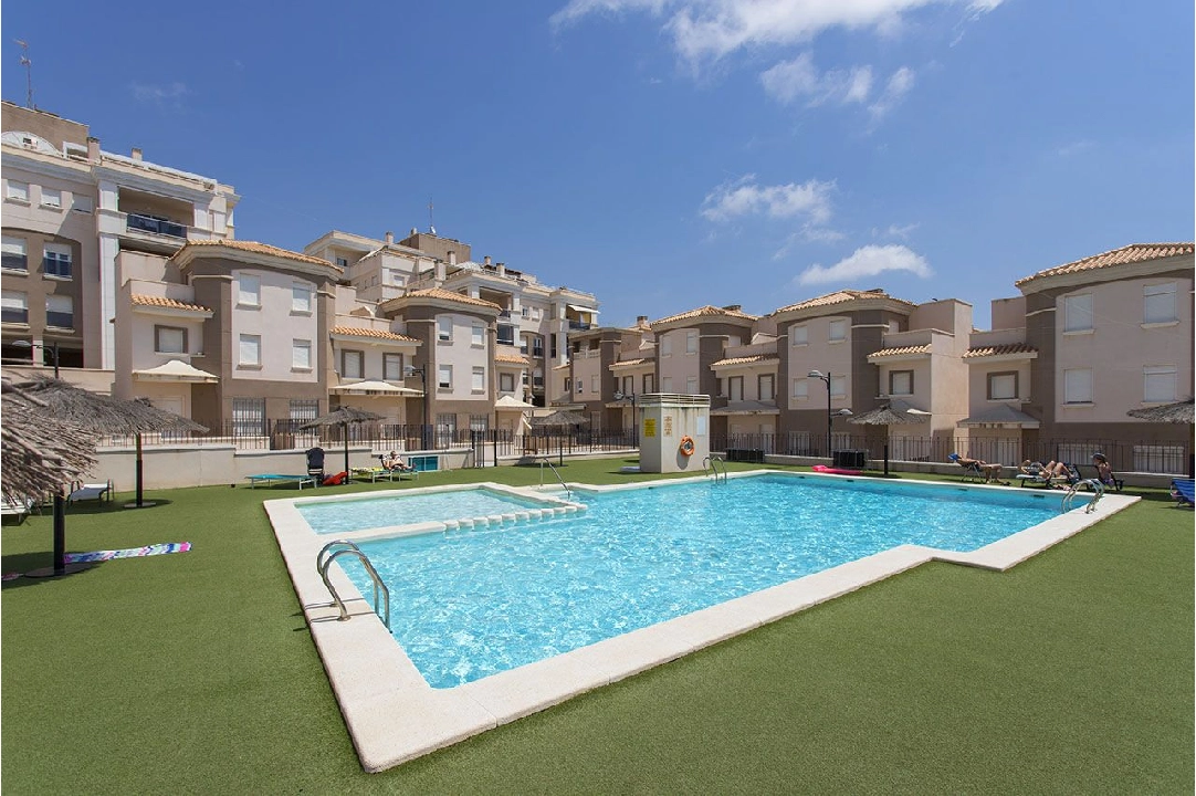 adosado en Santa Pola en venta, superficie 156 m², estado first owner, parcela 80 m², 3 dormitorios, 3 banos, piscina, ref.: HA-SPN-700-R06-18