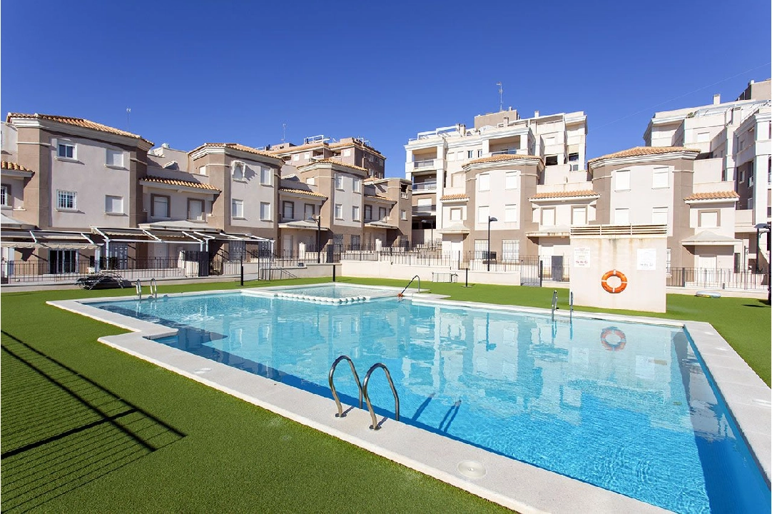 adosado en Santa Pola en venta, superficie 156 m², estado first owner, parcela 80 m², 3 dormitorios, 3 banos, piscina, ref.: HA-SPN-700-R06-20