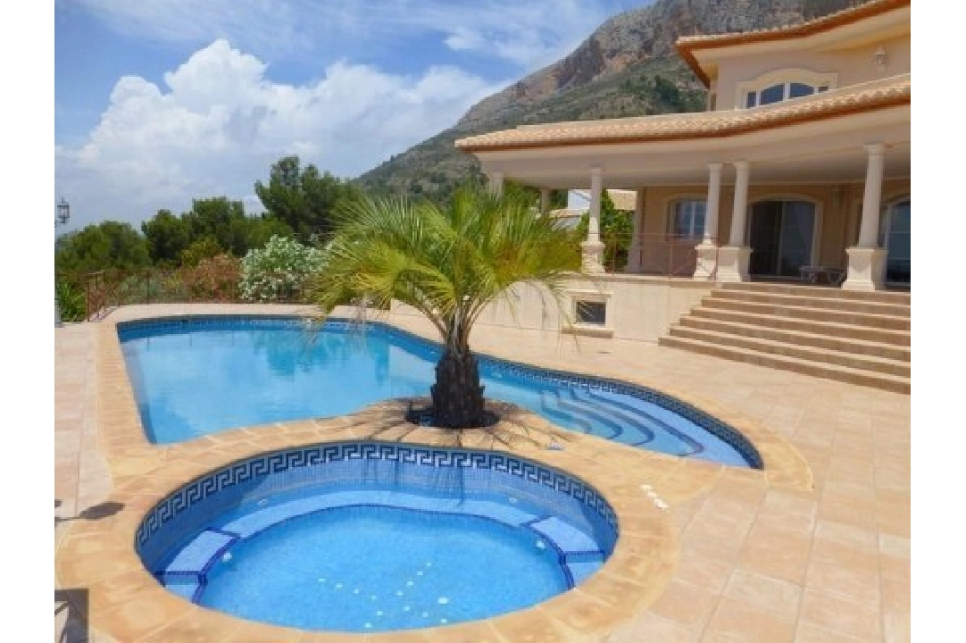 villa en Javea en venta, superficie 685 m², aire acondicionado, parcela 2397 m², 5 dormitorios, 5 banos, piscina, ref.: BS-3974726-1