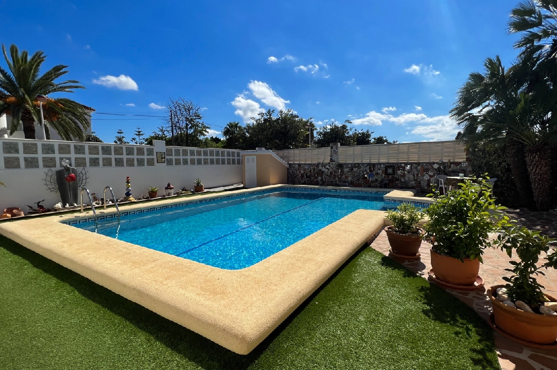 villa en Els Poblets(Partida Gironets) en venta, superficie 175 m², ano de construccion 1982, estado neat, + KLIMA, aire acondicionado, parcela 585 m², 3 dormitorios, 3 banos, piscina, ref.: RG-0523-34