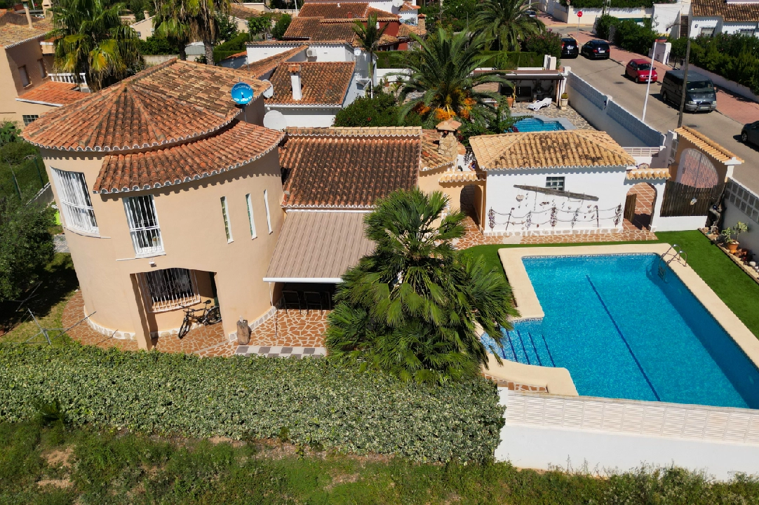 villa en Els Poblets(Partida Gironets) en venta, superficie 175 m², ano de construccion 1982, estado neat, + KLIMA, aire acondicionado, parcela 585 m², 3 dormitorios, 3 banos, piscina, ref.: RG-0523-4