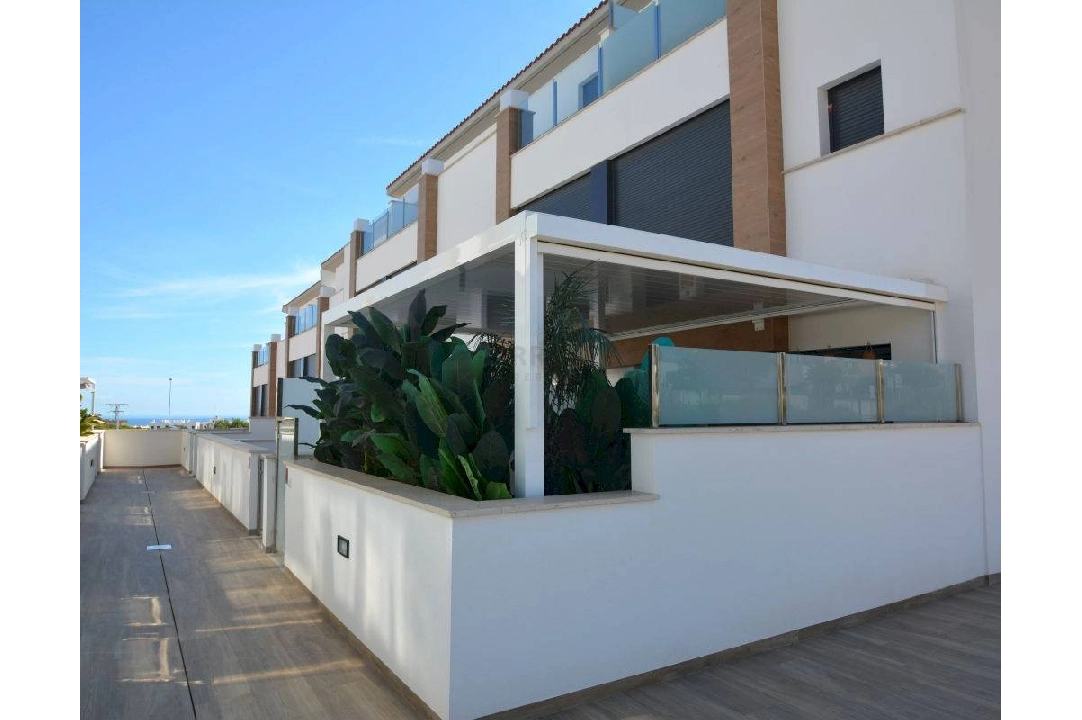 adosado en Guardamar del Segura en venta, superficie 147 m², estado neat, aire acondicionado, 3 dormitorios, 2 banos, piscina, ref.: HA-GU-251-1