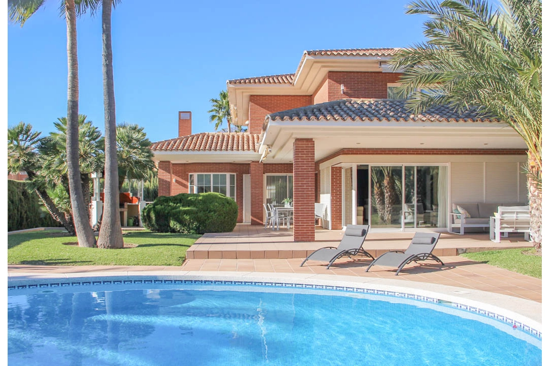 villa en Benidorm(de Napoles) en venta, superficie 642 m², aire acondicionado, parcela 1853 m², 7 dormitorios, 6 banos, piscina, ref.: BP-7035BED-18