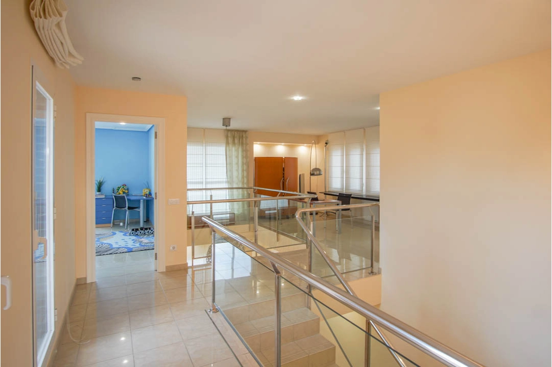 villa en Benidorm(de Napoles) en venta, superficie 642 m², aire acondicionado, parcela 1853 m², 7 dormitorios, 6 banos, piscina, ref.: BP-7035BED-32