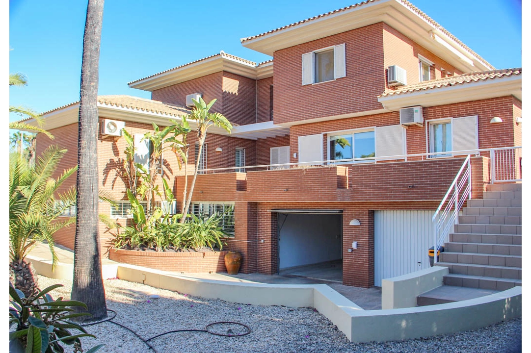 villa en Benidorm(de Napoles) en venta, superficie 642 m², aire acondicionado, parcela 1853 m², 7 dormitorios, 6 banos, piscina, ref.: BP-7035BED-9