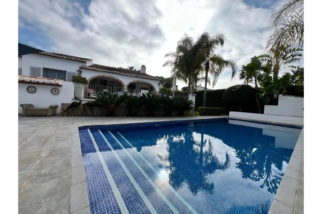 villa en Javea en venta, superficie 210 m², aire acondicionado, 4 dormitorios, 2 banos, piscina, ref.: BS-83627230-23