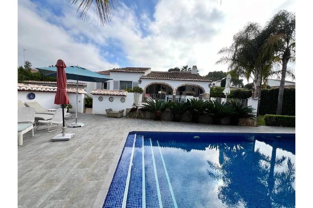 villa en Javea en venta, superficie 210 m², aire acondicionado, 4 dormitorios, 2 banos, piscina, ref.: BS-83627230-28