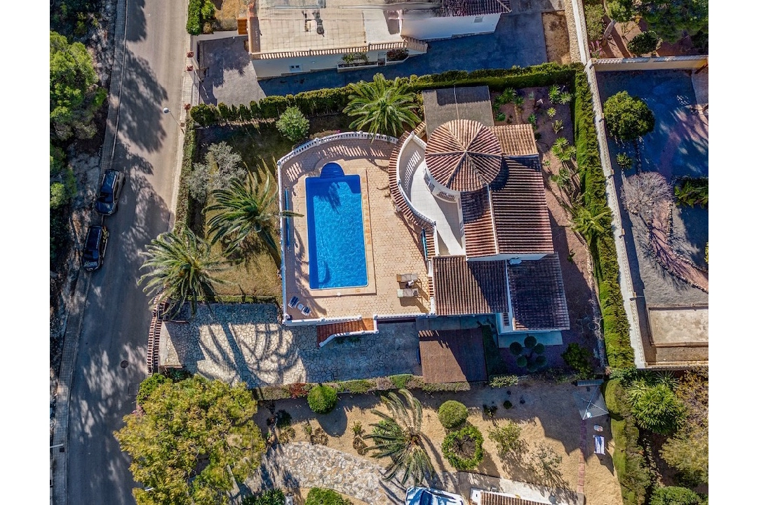 villa en Moraira(Pinar del Advocat) en venta, superficie 174 m², parcela 918 m², 4 dormitorios, 4 banos, piscina, ref.: CA-H-1733-AMBE-40
