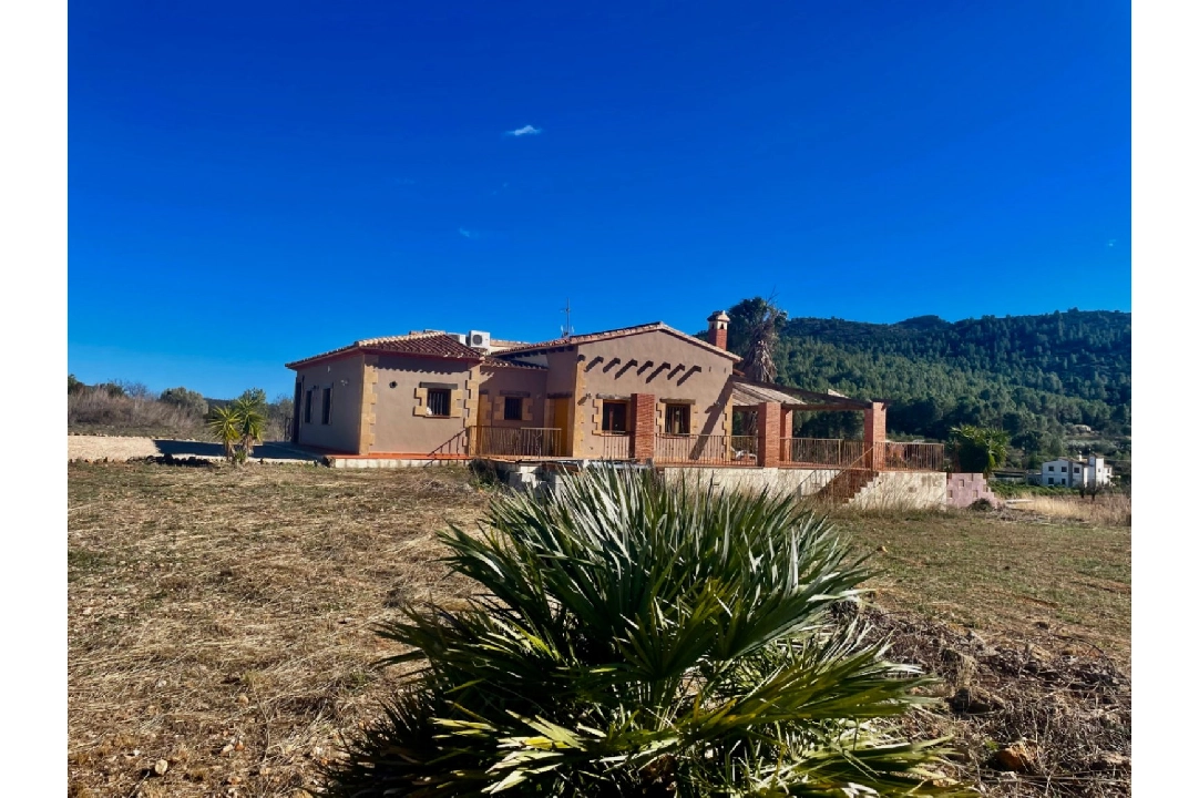 villa en Jalon en venta, superficie 200 m², ano de construccion 2003, aire acondicionado, parcela 10000 m², 2 dormitorios, 2 banos, piscina, ref.: PV-141-01967P-34