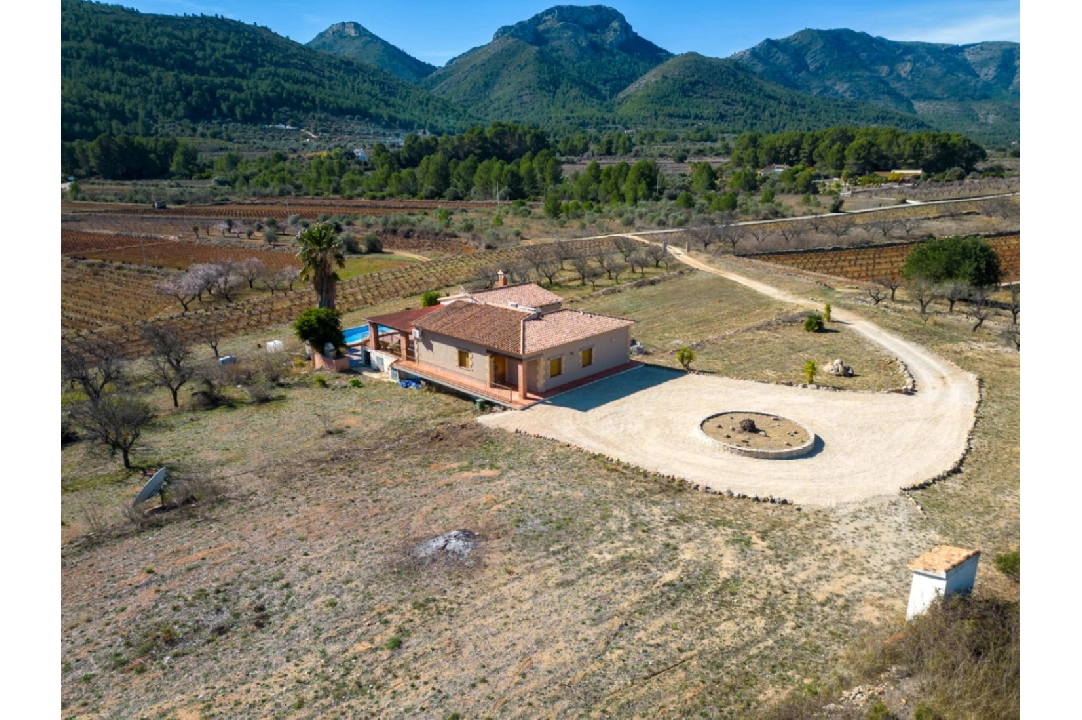 villa en Jalon en venta, superficie 200 m², ano de construccion 2003, aire acondicionado, parcela 10000 m², 2 dormitorios, 2 banos, piscina, ref.: PV-141-01967P-39