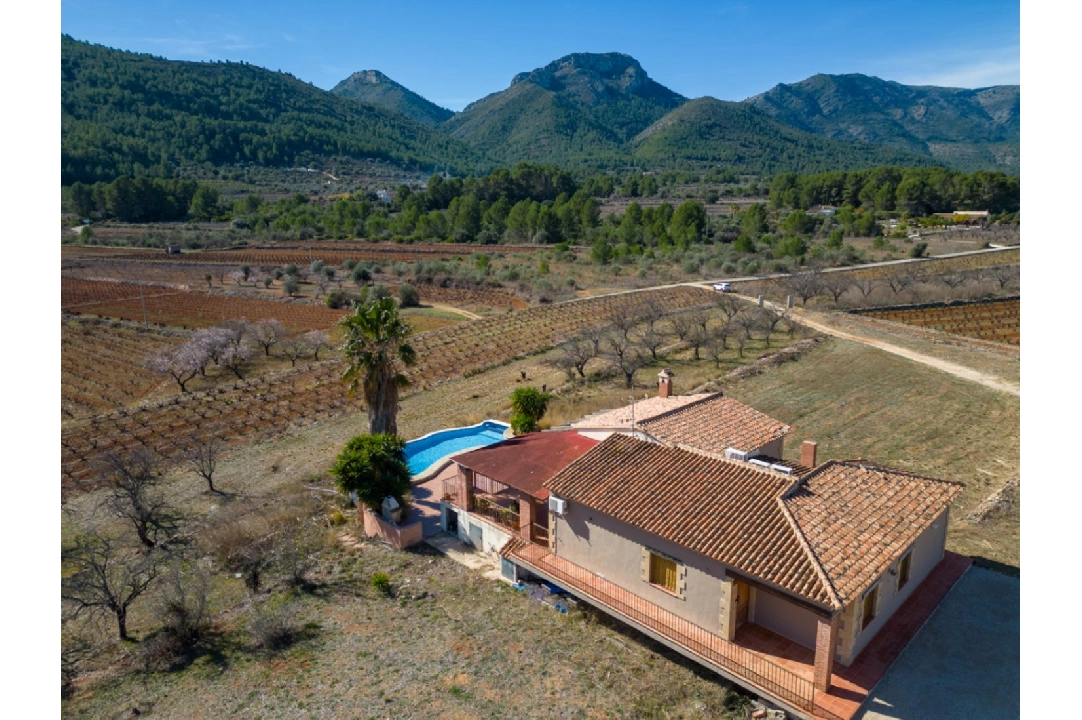 villa en Jalon en venta, superficie 200 m², ano de construccion 2003, aire acondicionado, parcela 10000 m², 2 dormitorios, 2 banos, piscina, ref.: PV-141-01967P-40