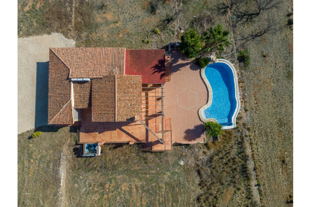 villa en Jalon en venta, superficie 200 m², ano de construccion 2003, aire acondicionado, parcela 10000 m², 2 dormitorios, 2 banos, piscina, ref.: PV-141-01967P-42