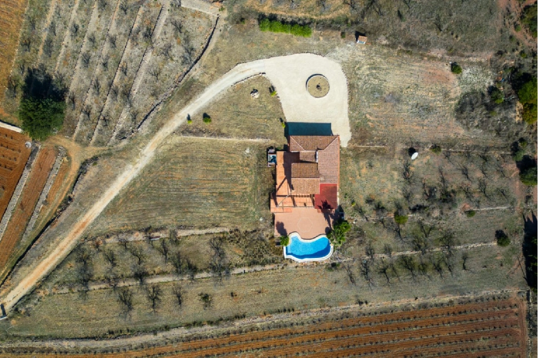 villa en Jalon en venta, superficie 200 m², ano de construccion 2003, aire acondicionado, parcela 10000 m², 2 dormitorios, 2 banos, piscina, ref.: PV-141-01967P-43