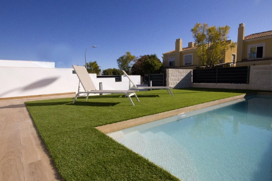 villa en El Campello(El Campello) en venta, superficie 220 m², parcela 500 m², 4 dormitorios, 3 banos, piscina, ref.: AM-1110DA-3700-2