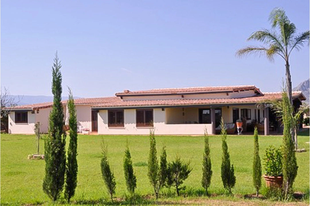 villa en Denia(Sisques) en venta, superficie 550 m², parcela 11500 m², 5 dormitorios, 4 banos, ref.: BP-8164DEN-45