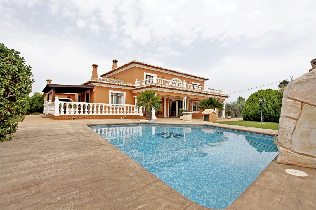 villa en Denia en venta, superficie 442 m², estado neat, + calefaccion central, parcela 4441 m², 3 dormitorios, 4 banos, piscina, ref.: MNC-0124-42