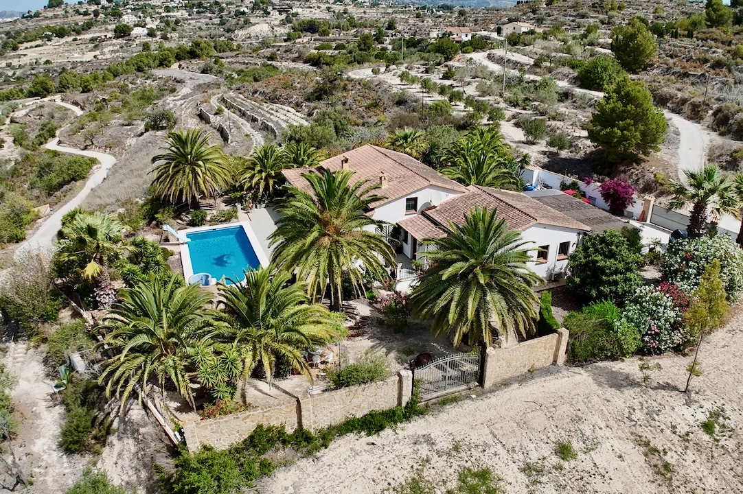 finca en Benissa(Partida Llenes) en venta, superficie 326 m², aire acondicionado, parcela 18203 m², 3 dormitorios, 3 banos, piscina, ref.: CA-F-1784-AMBI-44