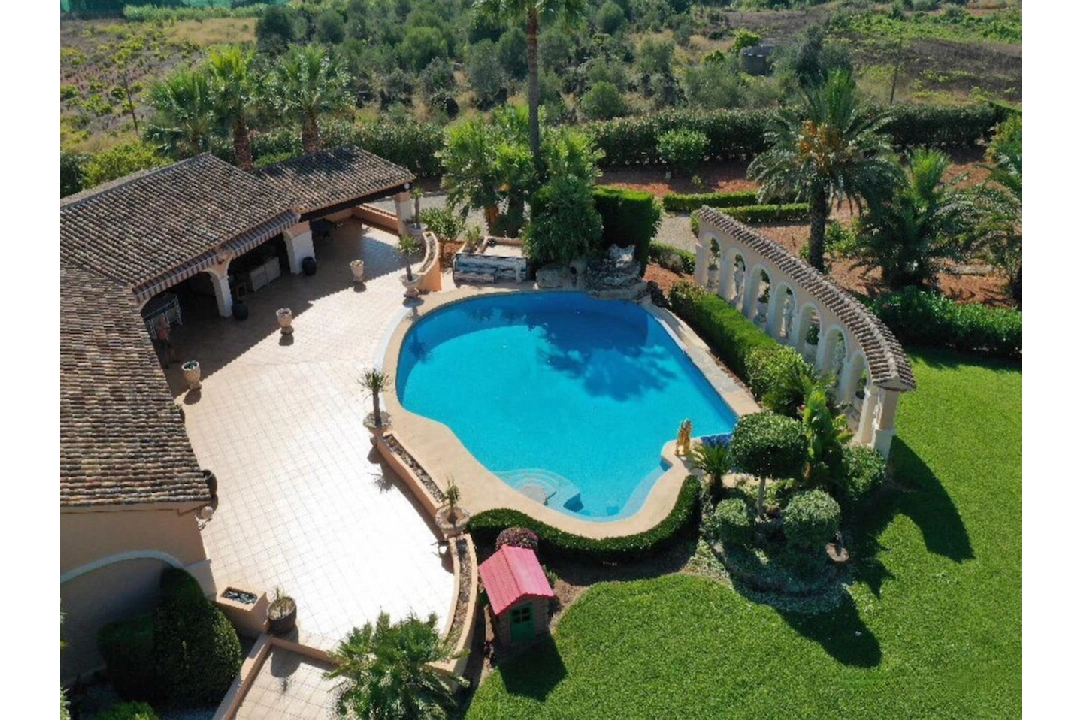 finca en Benissa(Benissa Centre) en venta, superficie 495 m², parcela 8800 m², 4 dormitorios, 4 banos, piscina, ref.: CA-F-1791-AMB-40