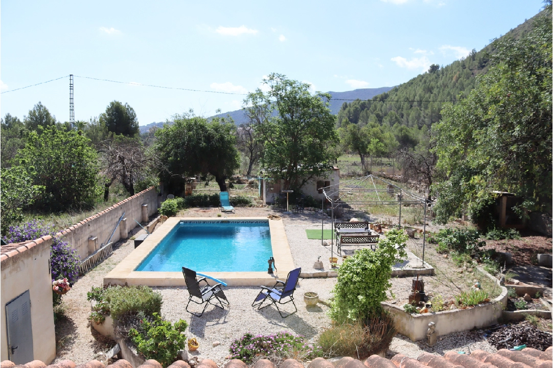 finca en Jalon en venta, superficie 325 m², parcela 3520 m², 5 dormitorios, 3 banos, piscina, ref.: PT-24011-25