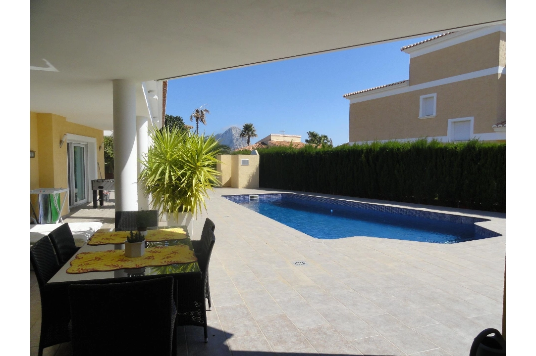 villa en Calpe(Calpe) en venta, superficie 410 m², aire acondicionado, parcela 983 m², 3 dormitorios, 3 banos, piscina, ref.: COB-982-10535-17