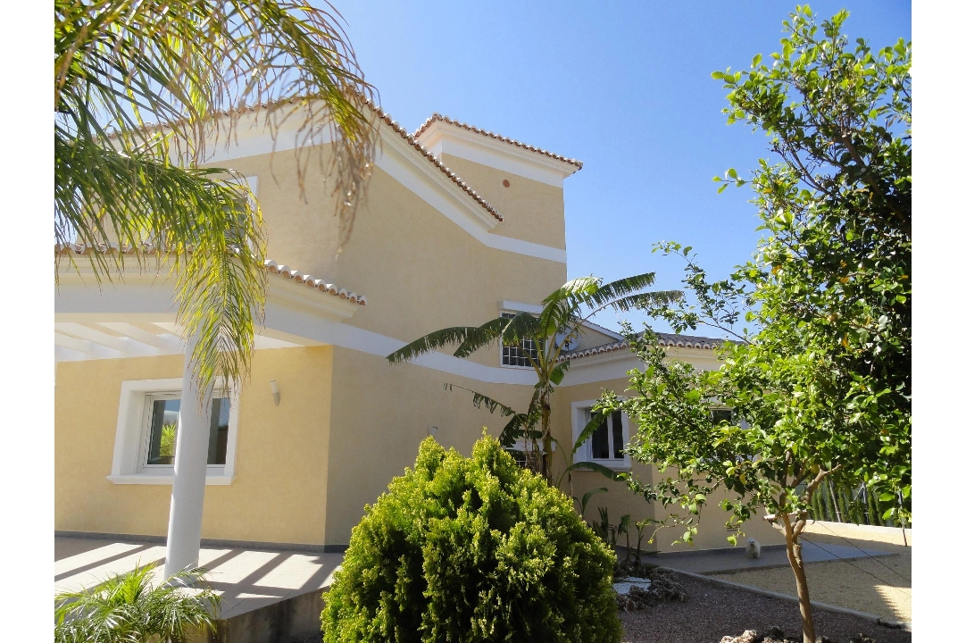 villa en Calpe(Calpe) en venta, superficie 410 m², aire acondicionado, parcela 983 m², 3 dormitorios, 3 banos, piscina, ref.: COB-982-10535-5