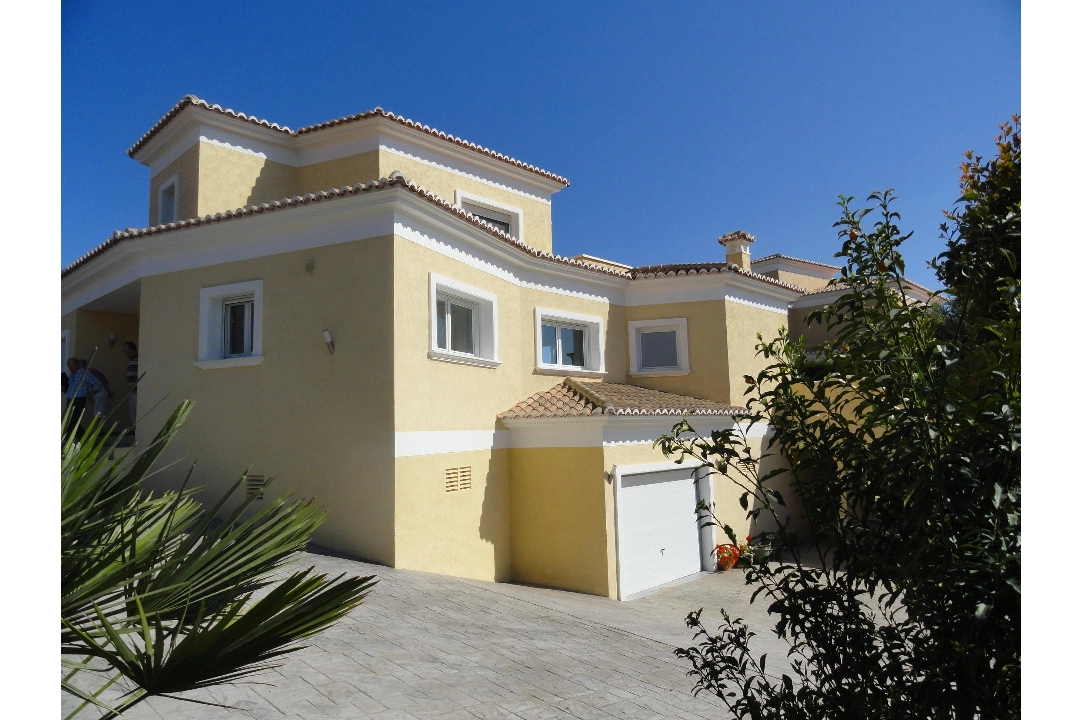 villa en Calpe(Calpe) en venta, superficie 410 m², aire acondicionado, parcela 983 m², 3 dormitorios, 3 banos, piscina, ref.: COB-982-10535-8