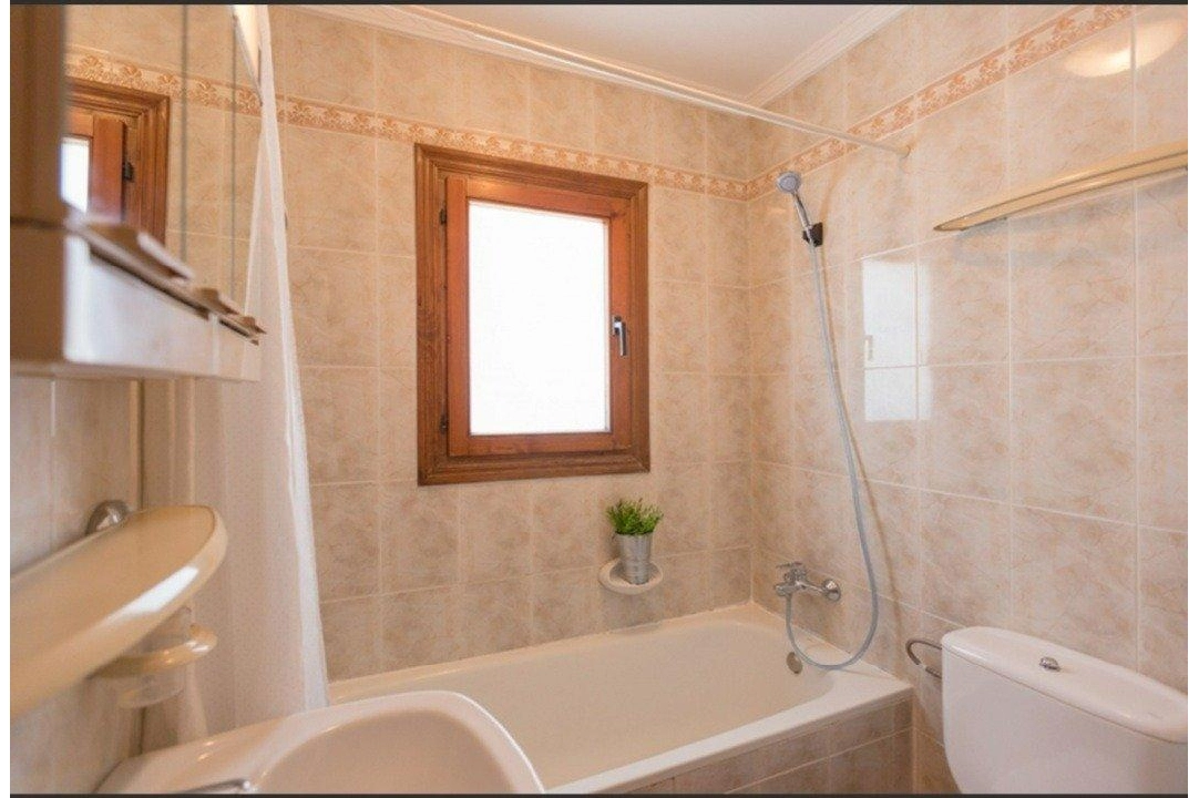 villa en Calpe en venta, superficie 90 m², + estufa, aire acondicionado, parcela 800 m², 3 dormitorios, 1 banos, piscina, ref.: AM-11853DR-18