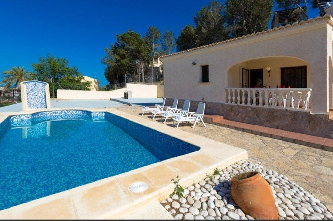 villa en Calpe en venta, superficie 90 m², + estufa, aire acondicionado, parcela 800 m², 3 dormitorios, 1 banos, piscina, ref.: AM-11853DR-2