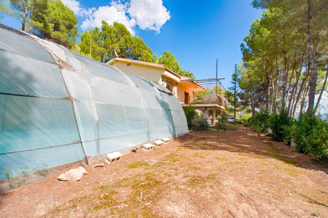 finca en Relleu en venta, superficie 174 m², ano de construccion 1990, aire acondicionado, parcela 26000 m², 4 dormitorios, 1 banos, piscina, ref.: AM-12046DA-50