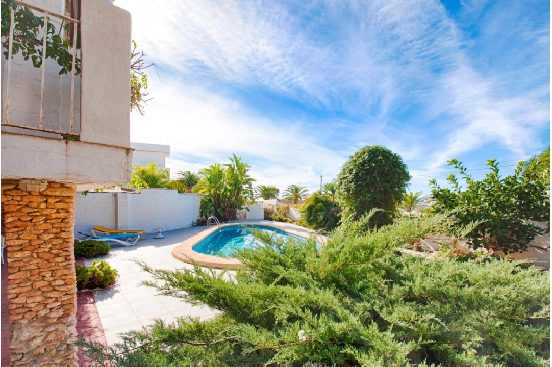 villa en Moraira en venta, superficie 326 m², ano de construccion 1975, aire acondicionado, parcela 791 m², 6 dormitorios, 6 banos, piscina, ref.: AM-12082DA-49