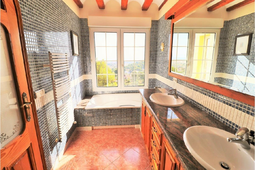 villa en Denia en venta, superficie 319 m², aire acondicionado, parcela 900 m², 6 dormitorios, 4 banos, piscina, ref.: AM-12170DA-43