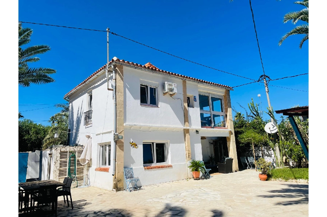 villa en Denia en venta, superficie 133 m², ano de construccion 1970, aire acondicionado, parcela 350 m², 3 dormitorios, 2 banos, piscina, ref.: UM-UV-0624-25