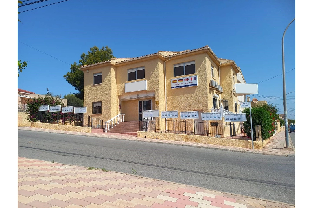 villa en San Fulgencio en venta, superficie 216 m², estado neat, aire acondicionado, parcela 268 m², 5 dormitorios, 2 banos, ref.: HA-M-SC-OFI-1