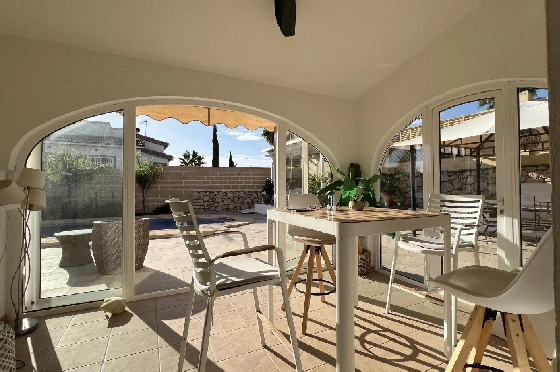 Villa in Gata de Gorgos(Monte Pedreguer) zur Ferienvermietung, Wohnfläche 180 m², Baujahr 2006, + Ofen, Klimaanlage, Grundstück 600 m², 3 Schlafzimmer, 3 Badezimmer, Pool, ref.: T-0624-27