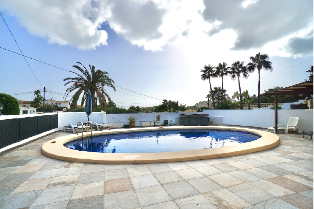 villa en Moraira(Pinar del Advocat) en venta, superficie 184 m², parcela 795 m², 3 dormitorios, 2 banos, piscina, ref.: CA-H-1838-AMB-32