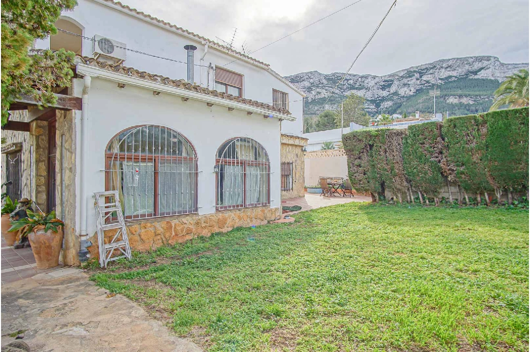 villa en Denia en venta, superficie 269 m², ano de construccion 1973, + KLIMA, aire acondicionado, parcela 1545 m², 6 dormitorios, 4 banos, piscina, ref.: BP-8234DEN-17