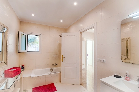 Villa in Moraira zu verkaufen, Wohnfläche 466 m², Baujahr 2005, Klimaanlage, Grundstück 2040 m², 5 Schlafzimmer, 5 Badezimmer, Pool, ref.: AM-12515DR-47
