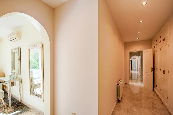 Villa in Moraira zu verkaufen, Wohnfläche 466 m², Baujahr 2005, Klimaanlage, Grundstück 2040 m², 5 Schlafzimmer, 5 Badezimmer, Pool, ref.: AM-12515DR-49