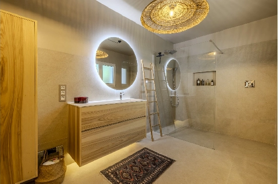 Villa in Denia zu verkaufen, Wohnfläche 324 m², Baujahr 1993, Zustand modernisiert, + Fussbodenheizung, Klimaanlage, Grundstück 1888 m², 4 Schlafzimmer, 2 Badezimmer, Pool, ref.: BC-7771-56