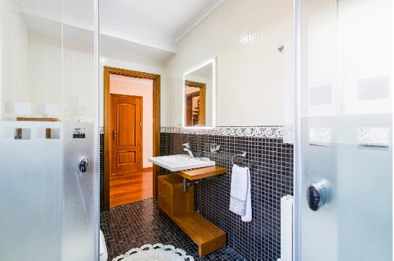 Villa in Denia zu verkaufen, Wohnfläche 266 m², Klimaanlage, Grundstück 1254 m², 5 Schlafzimmer, 3 Badezimmer, Pool, ref.: VI-CHA2550-40