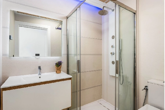 Erdgeschoss Apartment in Torrevieja zu verkaufen, Wohnfläche 100 m², Zustand Erstbezug, 3 Schlafzimmer, 2 Badezimmer, Pool, ref.: HA-TON-159-A03-17